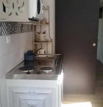 Guest house Les Trois Roses 3*