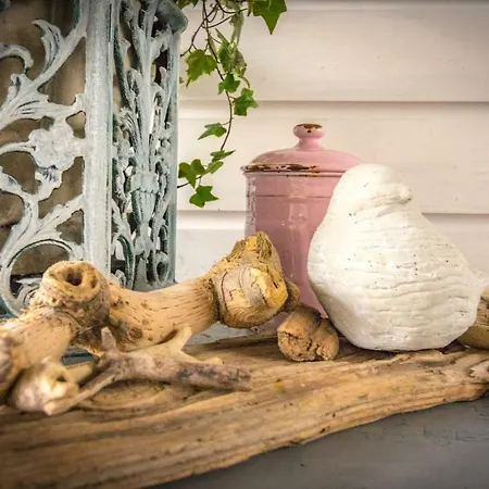 Les Trois Roses Guest house